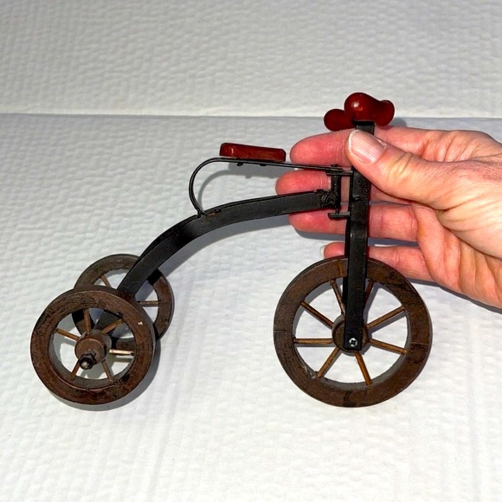 Rustic Tricycle Decor - Picture 2 of 5